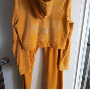 Juicy Couture Velour Pants & Sweater 🧡